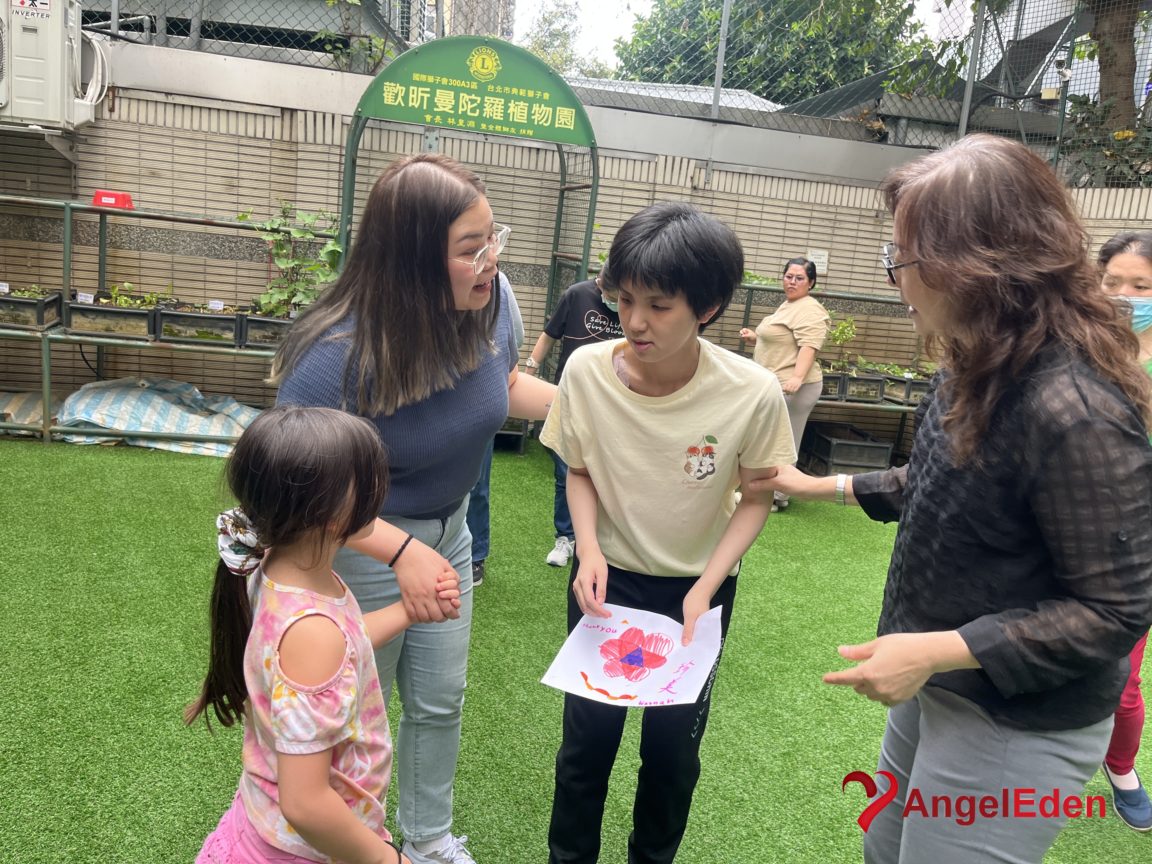 感謝Debbie Tseng 女士與家人，遠從紐約來台參訪天使樂園協會，與學員們溫暖互動！
